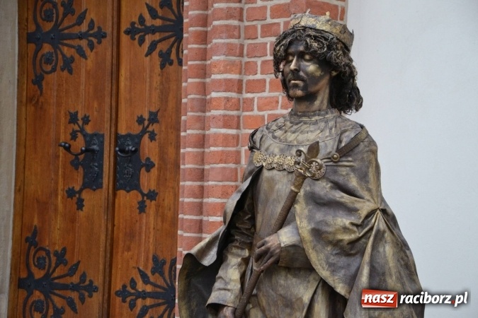 Zdjęcie w galerii na portalu naszraciborz.pl: IV Zamkowy Jarmark kwiatów, żywności ekologicznej i rękodzieła za nami wiadomości z regionu