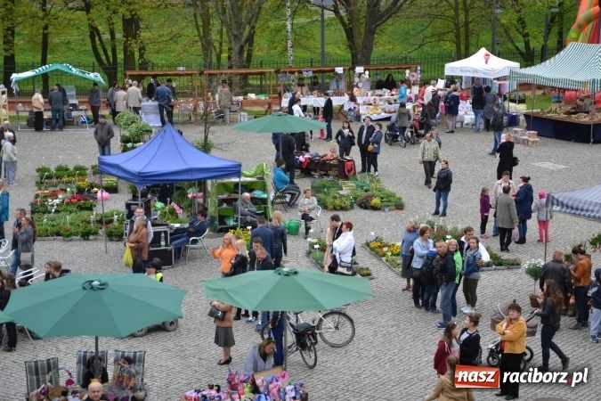 Zdjęcie w galerii na portalu naszraciborz.pl: IV Zamkowy Jarmark kwiatów, żywności ekologicznej i rękodzieła za nami wiadomości z regionu