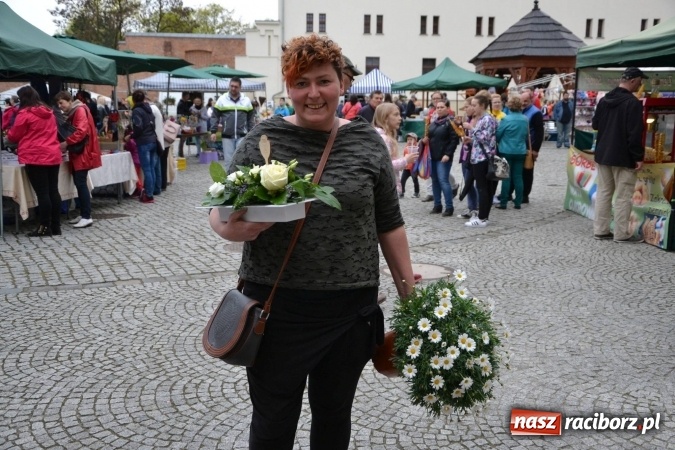 Zdjęcie w galerii na portalu naszraciborz.pl: IV Zamkowy Jarmark kwiatów, żywności ekologicznej i rękodzieła za nami wiadomości z regionu