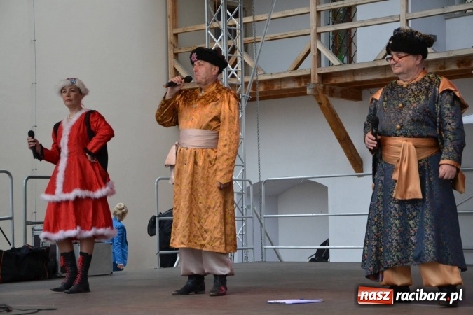 Zdjęcie w galerii na portalu naszraciborz.pl: IV Zamkowy Jarmark kwiatów, żywności ekologicznej i rękodzieła za nami wiadomości z regionu