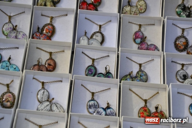 Zdjęcie w galerii na portalu naszraciborz.pl: IV Zamkowy Jarmark kwiatów, żywności ekologicznej i rękodzieła za nami wiadomości z regionu