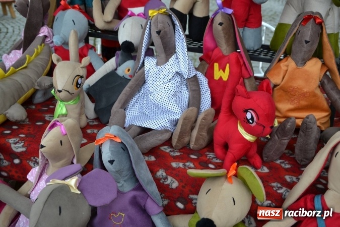 Zdjęcie w galerii na portalu naszraciborz.pl: IV Zamkowy Jarmark kwiatów, żywności ekologicznej i rękodzieła za nami wiadomości z regionu