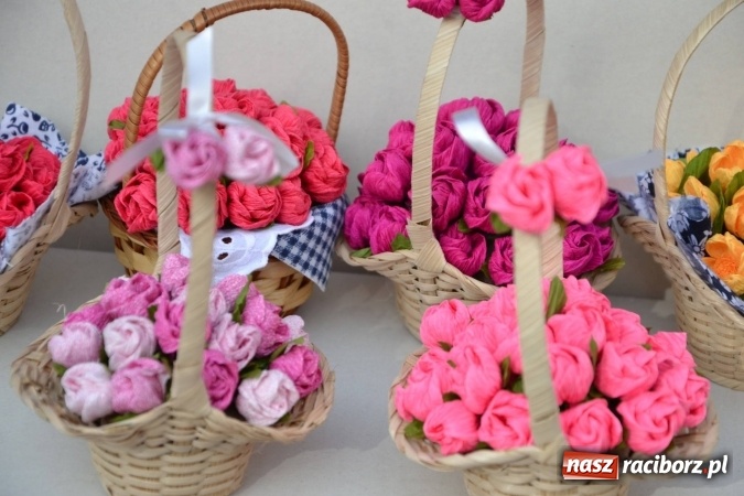 Zdjęcie w galerii na portalu naszraciborz.pl: IV Zamkowy Jarmark kwiatów, żywności ekologicznej i rękodzieła za nami wiadomości z regionu