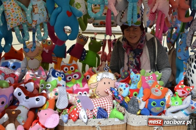 Zdjęcie w galerii na portalu naszraciborz.pl: IV Zamkowy Jarmark kwiatów, żywności ekologicznej i rękodzieła za nami wiadomości z regionu
