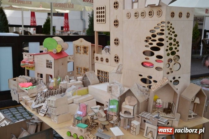 Zdjęcie w galerii na portalu naszraciborz.pl: IV Zamkowy Jarmark kwiatów, żywności ekologicznej i rękodzieła za nami wiadomości z regionu