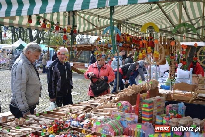 Zdjęcie w galerii na portalu naszraciborz.pl: IV Zamkowy Jarmark kwiatów, żywności ekologicznej i rękodzieła za nami wiadomości z regionu