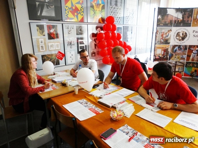 Zdjęcie w galerii na portalu naszraciborz.pl: Kolejni potencjalni Dawcy dołączyli do rejestru fundacji DKMS Polska. 105 os&oacute;b odpowiedziało na apel student&oacute;w wiadomości z regionu