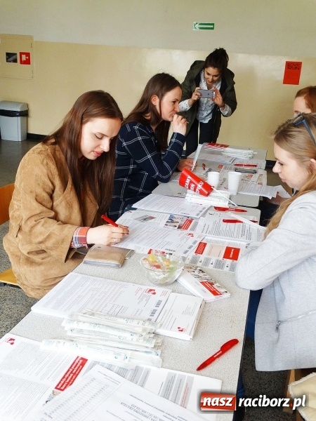 Zdjęcie w galerii na portalu naszraciborz.pl: Kolejni potencjalni Dawcy dołączyli do rejestru fundacji DKMS Polska. 105 os&oacute;b odpowiedziało na apel student&oacute;w wiadomości z regionu