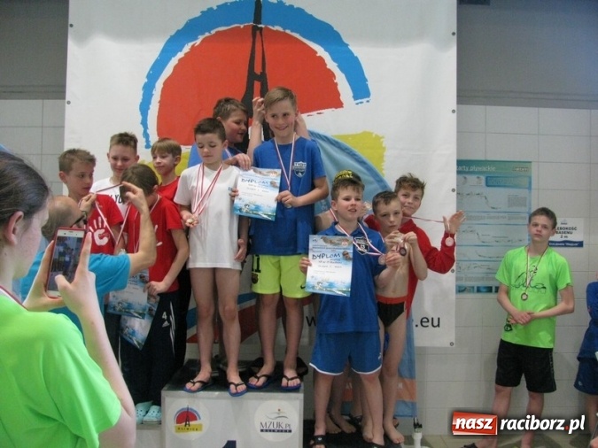 Zdjęcie w galerii na portalu naszraciborz.pl: Pływanie. Zwycięska passa 15-tki trwa wiadomości z regionu