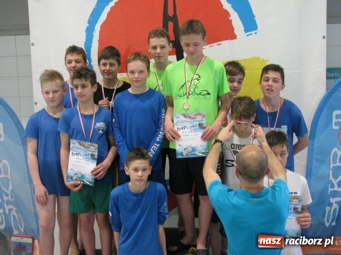 Zdjęcie w galerii na portalu naszraciborz.pl: Pływanie. Zwycięska passa 15-tki trwa wiadomości z regionu