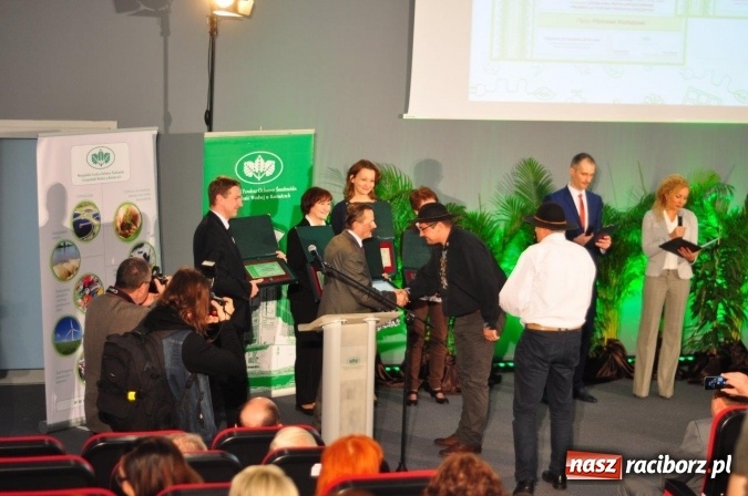 Zdjęcie w galerii na portalu naszraciborz.pl: Zielone Czeki - nagroda dla Tomasza Pietrzykowskiego, uznanie dla Agromaxu wiadomości z regionu