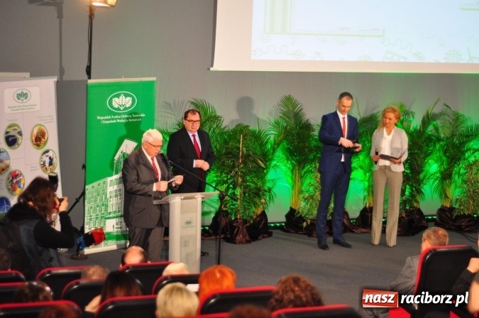 Zdjęcie w galerii na portalu naszraciborz.pl: Zielone Czeki - nagroda dla Tomasza Pietrzykowskiego, uznanie dla Agromaxu wiadomości z regionu