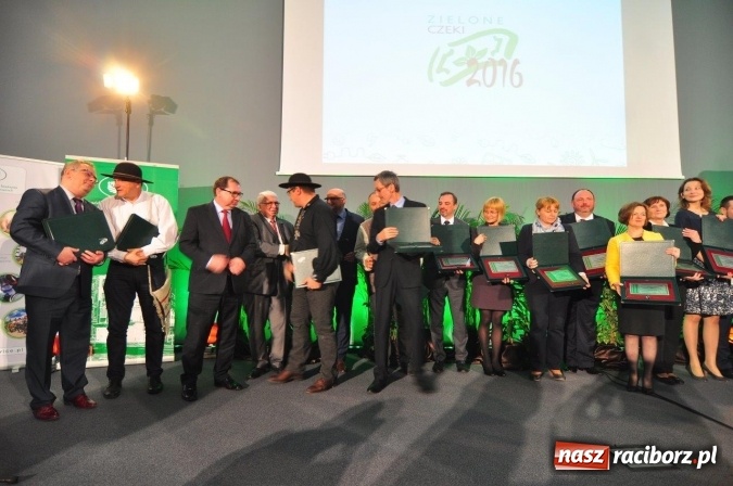 Zdjęcie w galerii na portalu naszraciborz.pl: Zielone Czeki - nagroda dla Tomasza Pietrzykowskiego, uznanie dla Agromaxu wiadomości z regionu