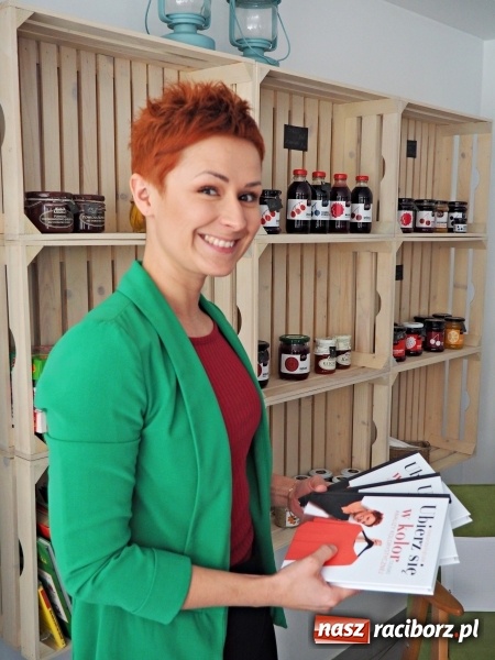 Zdjęcie w galerii na portalu naszraciborz.pl: Ubierz się w kolor - wywiad ze stylistką Aleksandrą Frątczak wiadomości z regionu