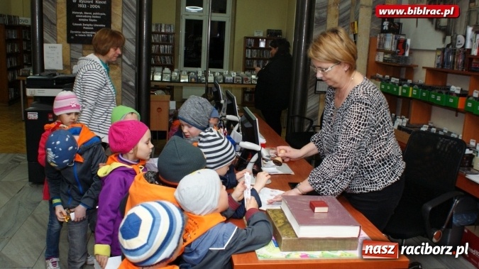 Zdjęcie w galerii na portalu naszraciborz.pl: Nocne odwiedziny przedszkolaków w bibliotece  wiadomości z regionu