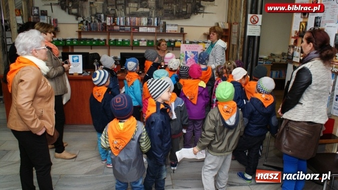 Zdjęcie w galerii na portalu naszraciborz.pl: Nocne odwiedziny przedszkolaków w bibliotece  wiadomości z regionu