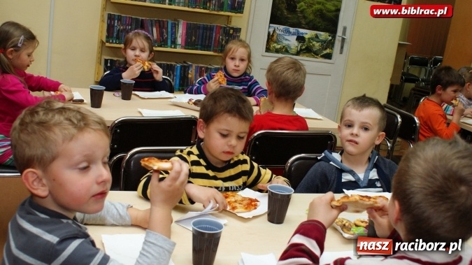 Zdjęcie w galerii na portalu naszraciborz.pl: Nocne odwiedziny przedszkolaków w bibliotece  wiadomości z regionu