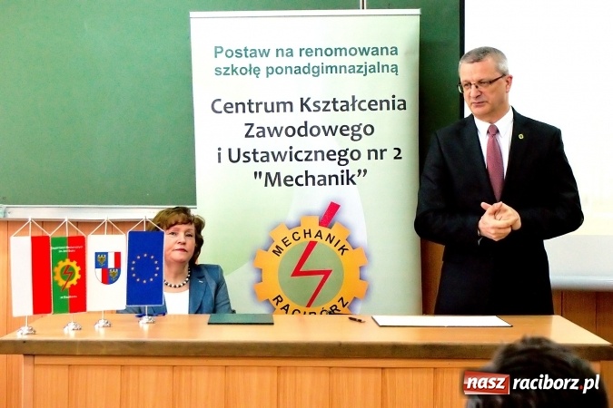 Zdjęcie w galerii na portalu naszraciborz.pl: Od dzisiaj Mechanik wsp&oacute;łpracuje z Wydziałem Elektrotechniki, Automatyki i Informatyki Politechniki Opolskiej wiadomości z regionu