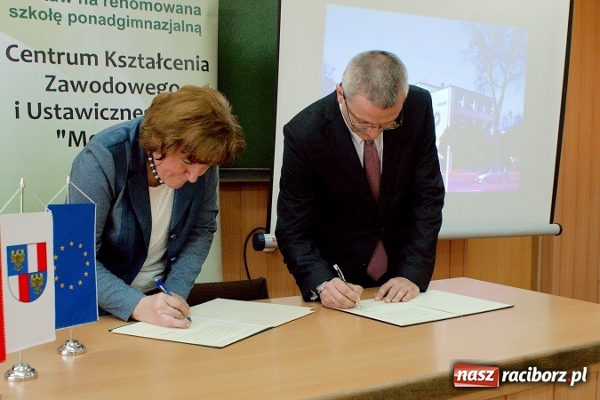 Zdjęcie w galerii na portalu naszraciborz.pl: Od dzisiaj Mechanik wsp&oacute;łpracuje z Wydziałem Elektrotechniki, Automatyki i Informatyki Politechniki Opolskiej wiadomości z regionu