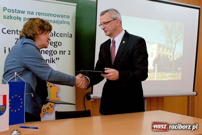 Zdjęcie w galerii na portalu naszraciborz.pl: Od dzisiaj Mechanik wsp&oacute;łpracuje z Wydziałem Elektrotechniki, Automatyki i Informatyki Politechniki Opolskiej wiadomości z regionu