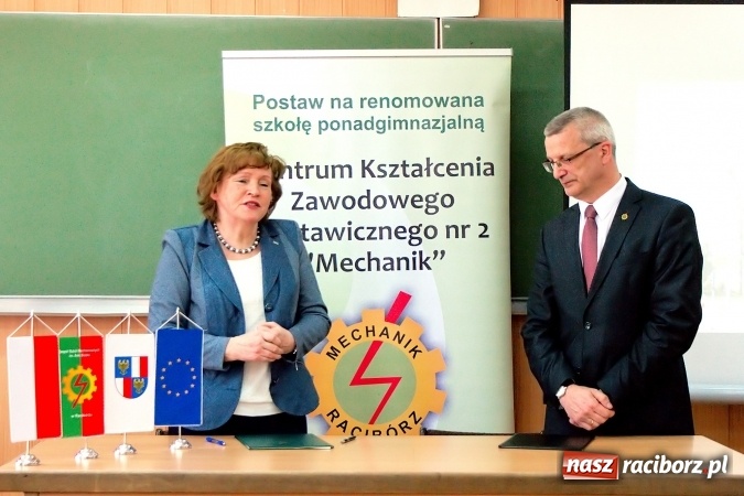 Zdjęcie w galerii na portalu naszraciborz.pl: Od dzisiaj Mechanik wsp&oacute;łpracuje z Wydziałem Elektrotechniki, Automatyki i Informatyki Politechniki Opolskiej wiadomości z regionu