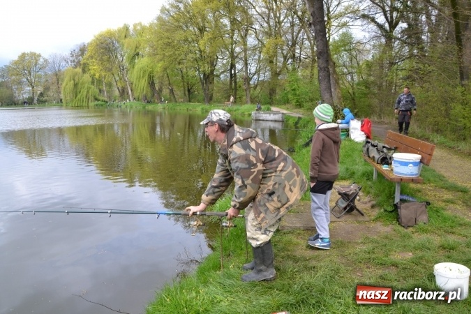 Zdjęcie w galerii na portalu naszraciborz.pl: Na Trzecioku otwarto sezon wędkarski  wiadomości z regionu
