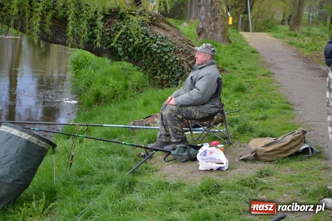 Zdjęcie w galerii na portalu naszraciborz.pl: Na Trzecioku otwarto sezon wędkarski  wiadomości z regionu