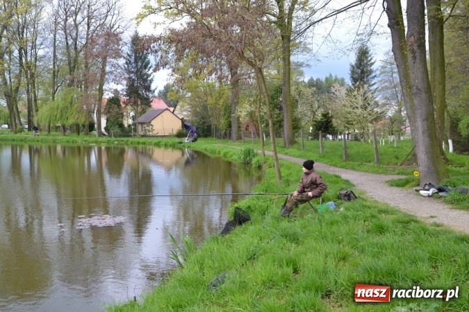Zdjęcie w galerii na portalu naszraciborz.pl: Na Trzecioku otwarto sezon wędkarski  wiadomości z regionu