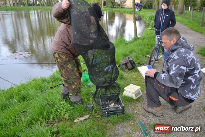 Zdjęcie w galerii na portalu naszraciborz.pl: Na Trzecioku otwarto sezon wędkarski  wiadomości z regionu