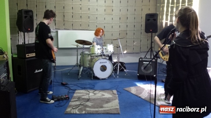 Zdjęcie w galerii na portalu naszraciborz.pl: Klasa 3a Gimnazjum nr 5 z wizytą w ZSOMS wiadomości z regionu