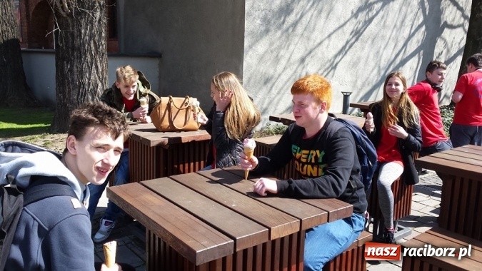 Zdjęcie w galerii na portalu naszraciborz.pl: Klasa 3a Gimnazjum nr 5 z wizytą w ZSOMS wiadomości z regionu