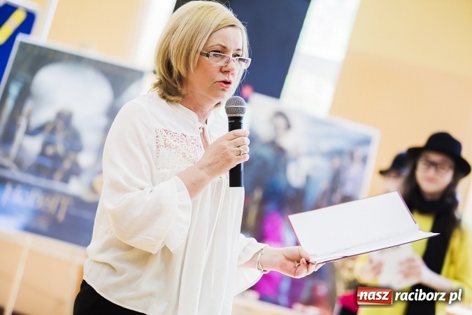 Zdjęcie w galerii na portalu naszraciborz.pl: Głośne czytanie w Szkole Podstawowej nr 13 wiadomości z regionu