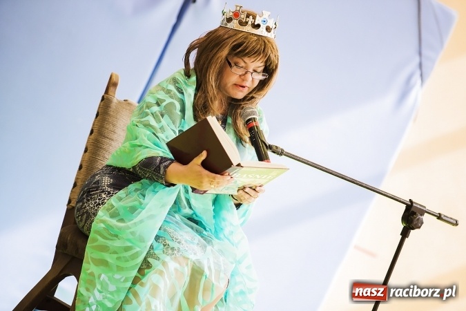 Zdjęcie w galerii na portalu naszraciborz.pl: Głośne czytanie w Szkole Podstawowej nr 13 wiadomości z regionu