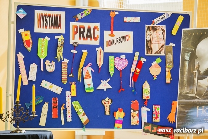 Zdjęcie w galerii na portalu naszraciborz.pl: Głośne czytanie w Szkole Podstawowej nr 13 wiadomości z regionu