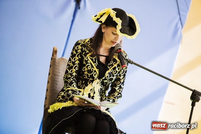 Zdjęcie w galerii na portalu naszraciborz.pl: Głośne czytanie w Szkole Podstawowej nr 13 wiadomości z regionu