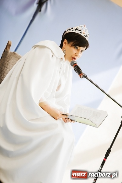 Zdjęcie w galerii na portalu naszraciborz.pl: Głośne czytanie w Szkole Podstawowej nr 13 wiadomości z regionu