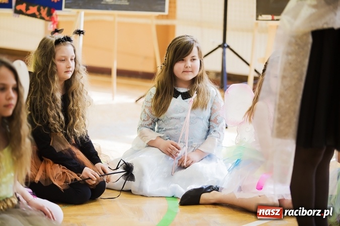 Zdjęcie w galerii na portalu naszraciborz.pl: Głośne czytanie w Szkole Podstawowej nr 13 wiadomości z regionu