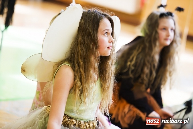 Zdjęcie w galerii na portalu naszraciborz.pl: Głośne czytanie w Szkole Podstawowej nr 13 wiadomości z regionu