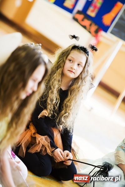 Zdjęcie w galerii na portalu naszraciborz.pl: Głośne czytanie w Szkole Podstawowej nr 13 wiadomości z regionu