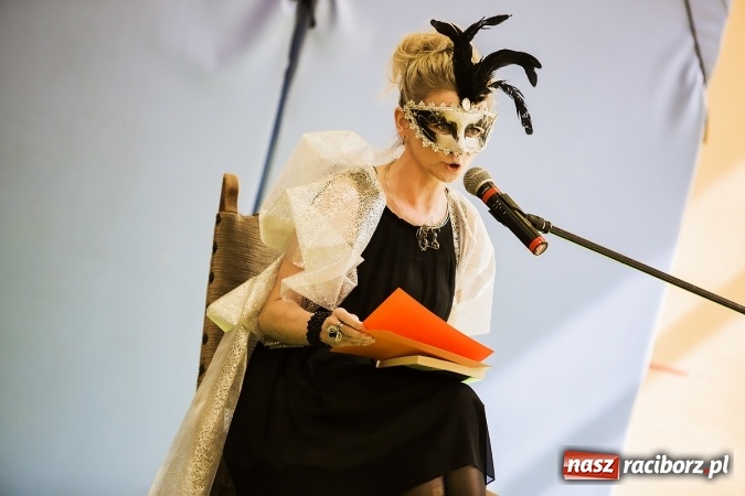 Zdjęcie w galerii na portalu naszraciborz.pl: Głośne czytanie w Szkole Podstawowej nr 13 wiadomości z regionu