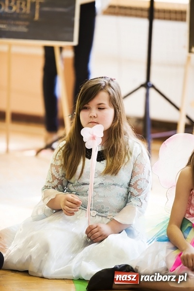 Zdjęcie w galerii na portalu naszraciborz.pl: Głośne czytanie w Szkole Podstawowej nr 13 wiadomości z regionu