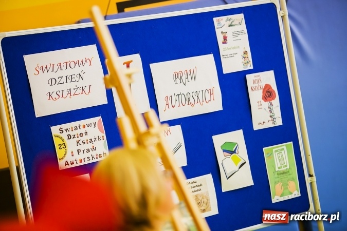 Zdjęcie w galerii na portalu naszraciborz.pl: Głośne czytanie w Szkole Podstawowej nr 13 wiadomości z regionu