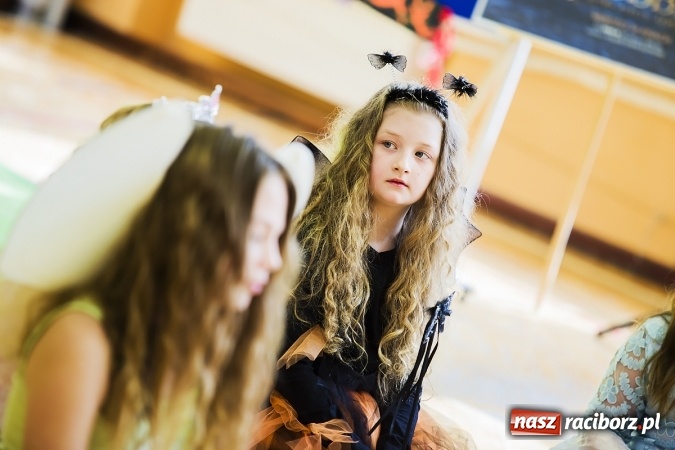 Zdjęcie w galerii na portalu naszraciborz.pl: Głośne czytanie w Szkole Podstawowej nr 13 wiadomości z regionu