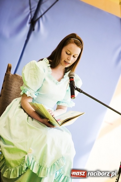 Zdjęcie w galerii na portalu naszraciborz.pl: Głośne czytanie w Szkole Podstawowej nr 13 wiadomości z regionu