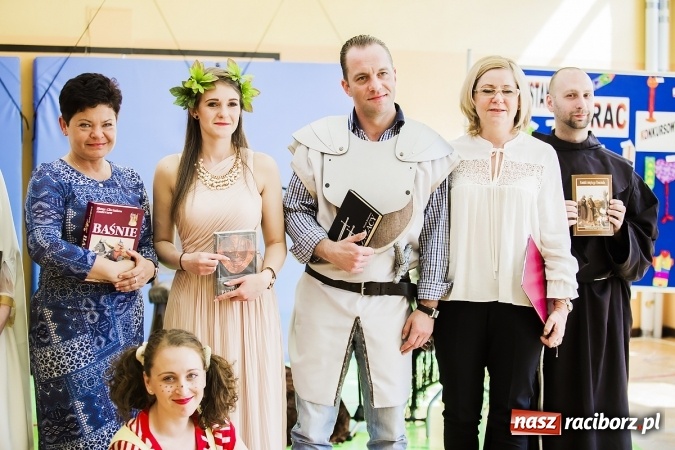 Zdjęcie w galerii na portalu naszraciborz.pl: Głośne czytanie w Szkole Podstawowej nr 13 wiadomości z regionu