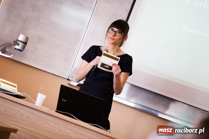 Zdjęcie w galerii na portalu naszraciborz.pl: Ciało w kostiumie sztuki - panel dyskusyjny w PWSZ wiadomości z regionu