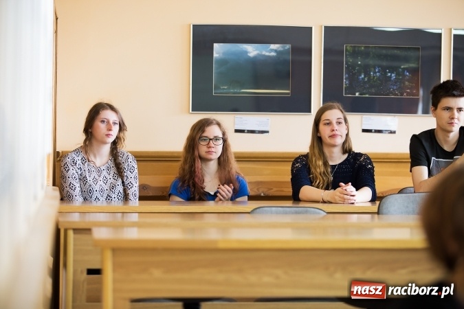 Zdjęcie w galerii na portalu naszraciborz.pl: Ciało w kostiumie sztuki - panel dyskusyjny w PWSZ wiadomości z regionu