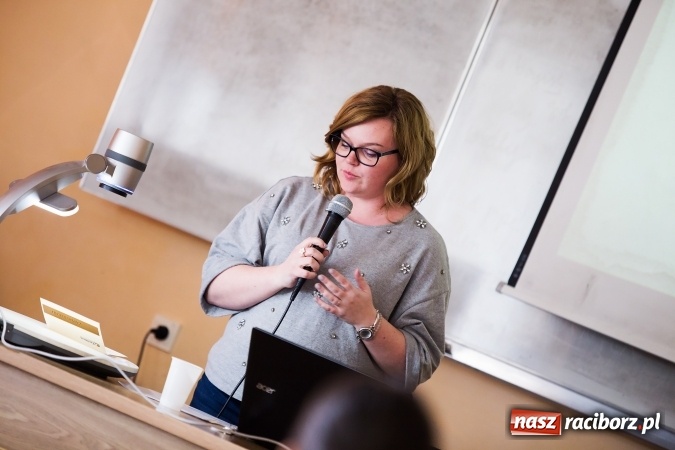 Zdjęcie w galerii na portalu naszraciborz.pl: Ciało w kostiumie sztuki - panel dyskusyjny w PWSZ wiadomości z regionu