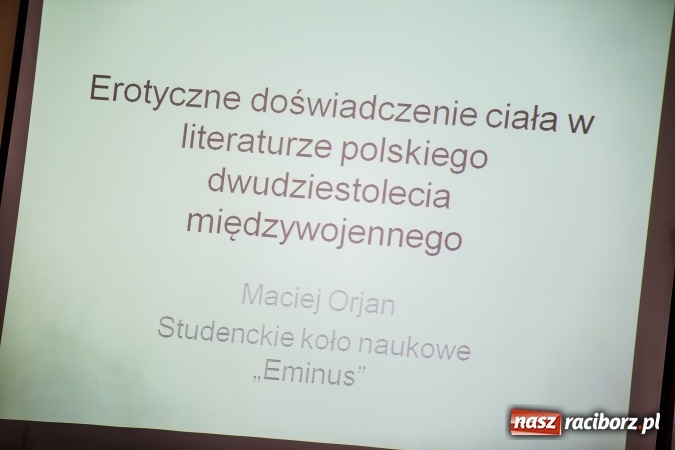 Zdjęcie w galerii na portalu naszraciborz.pl: Ciało w kostiumie sztuki - panel dyskusyjny w PWSZ wiadomości z regionu