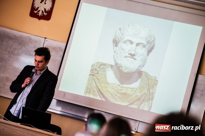 Zdjęcie w galerii na portalu naszraciborz.pl: Ciało w kostiumie sztuki - panel dyskusyjny w PWSZ wiadomości z regionu